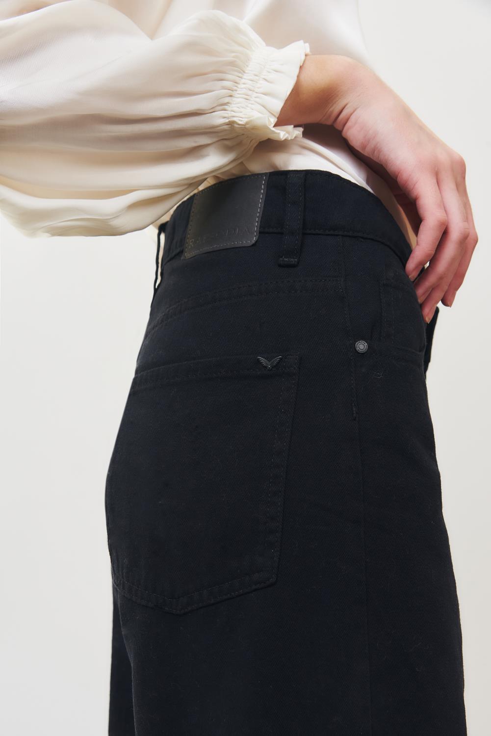 Jean Oxford Total Black